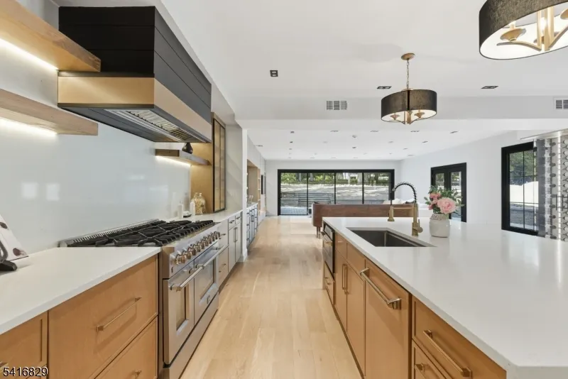 60 Brookside Dr Upper Saddle River, NJ 07458