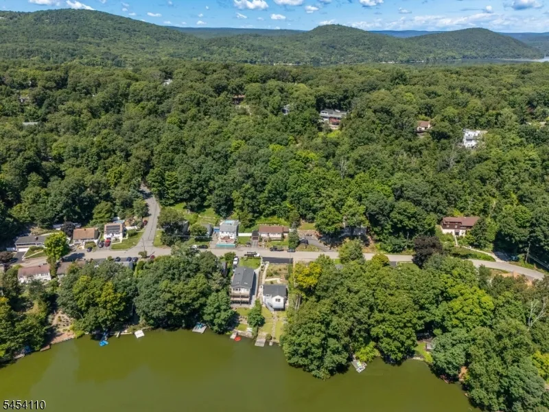 235 Skyline Lake Dr Ringwood, NJ 07456
