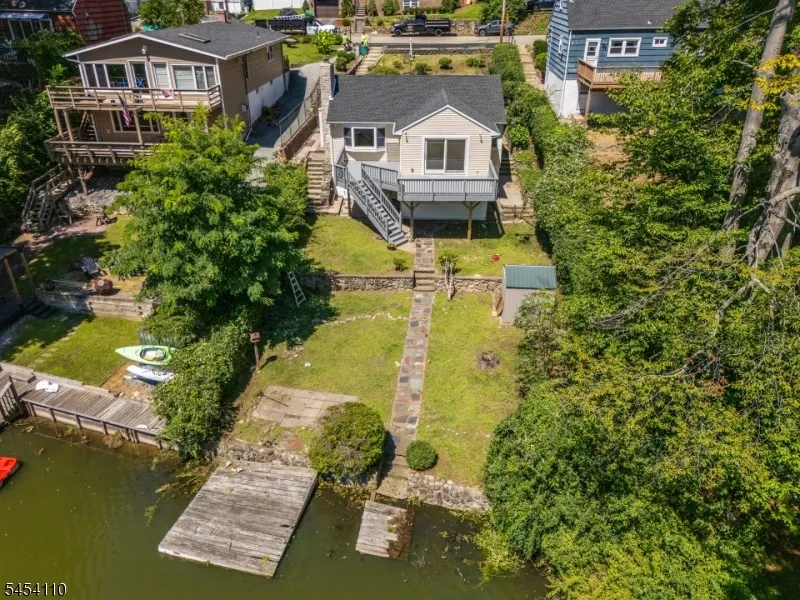 235 Skyline Lake Dr Ringwood, NJ 07456