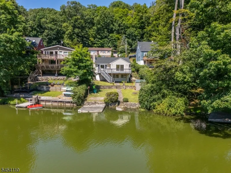 235 Skyline Lake Dr Ringwood, NJ 07456
