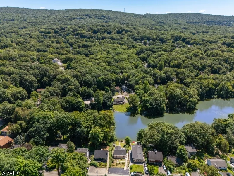 235 Skyline Lake Dr Ringwood, NJ 07456