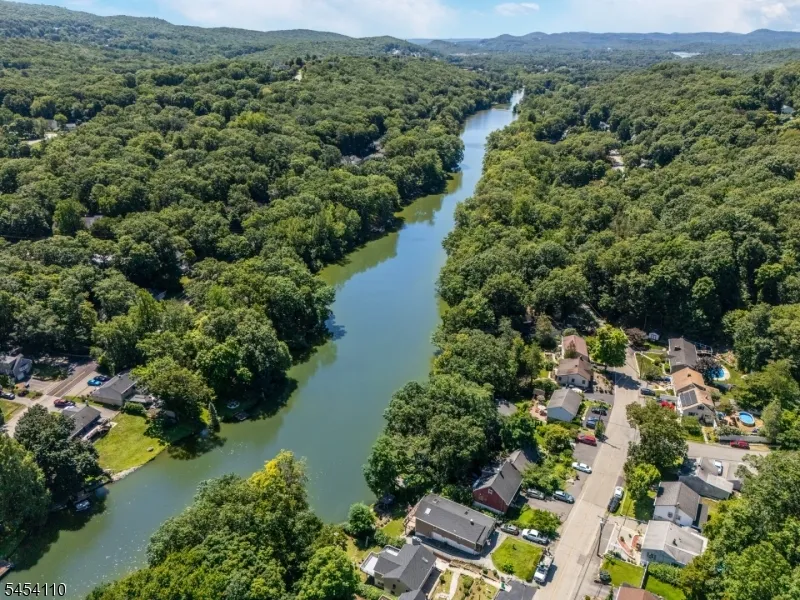 235 Skyline Lake Dr Ringwood, NJ 07456