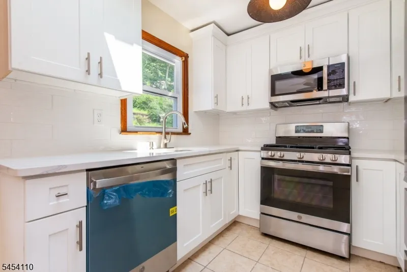 235 Skyline Lake Dr Ringwood, NJ 07456