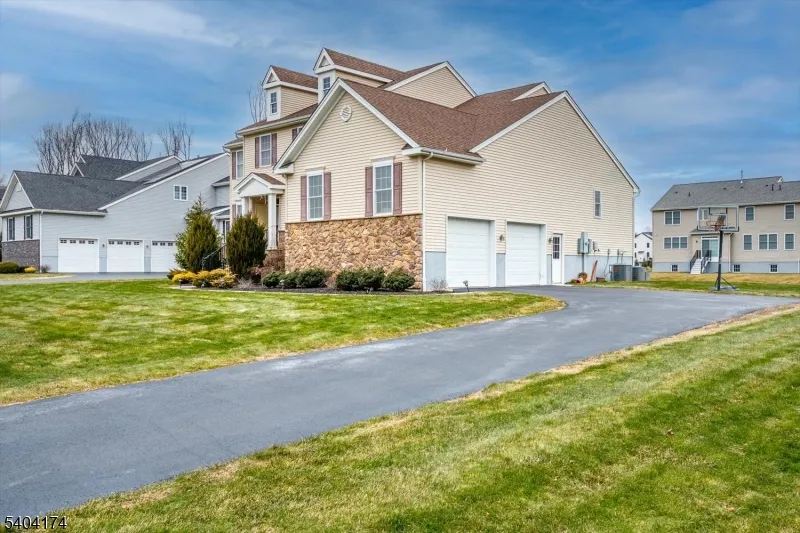 2 Eagle Ct South Brunswick, NJ 08852