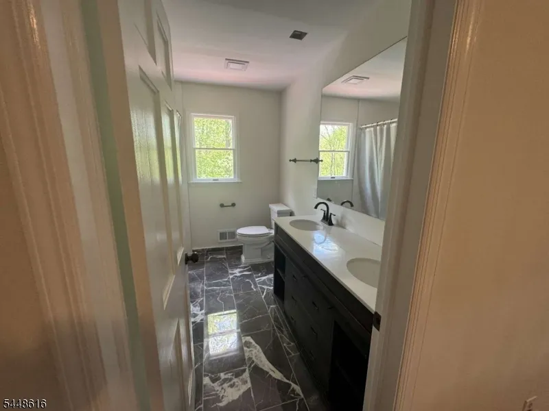 7 Globe Mills Rd Alexandria, NJ 08848