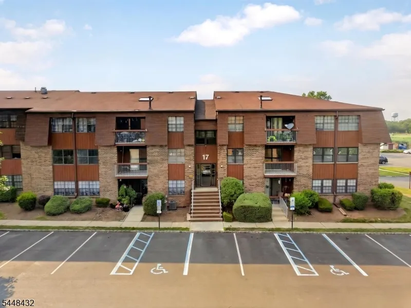 204 Sierra Ct Woodbridge, NJ 07095