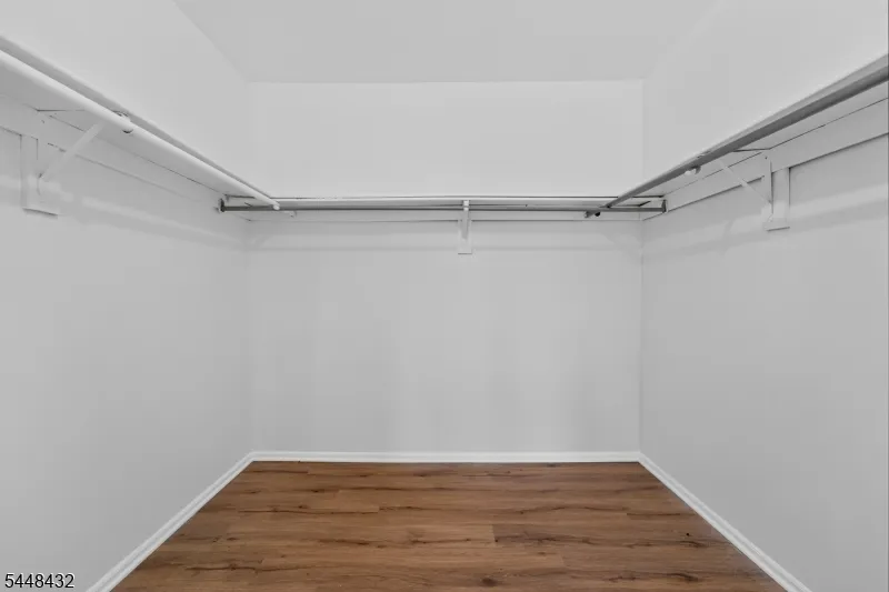 204 Sierra Ct Woodbridge, NJ 07095