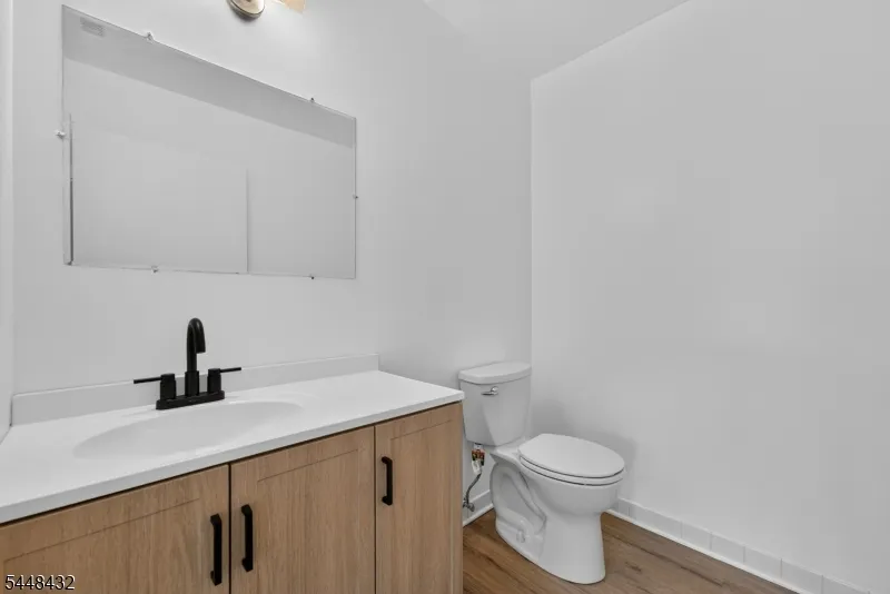 204 Sierra Ct Woodbridge, NJ 07095