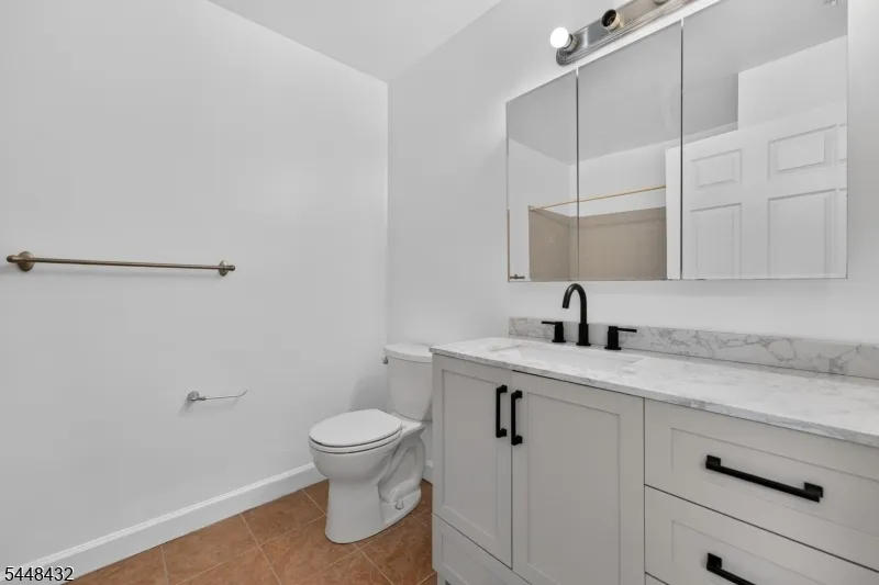 204 Sierra Ct Woodbridge, NJ 07095