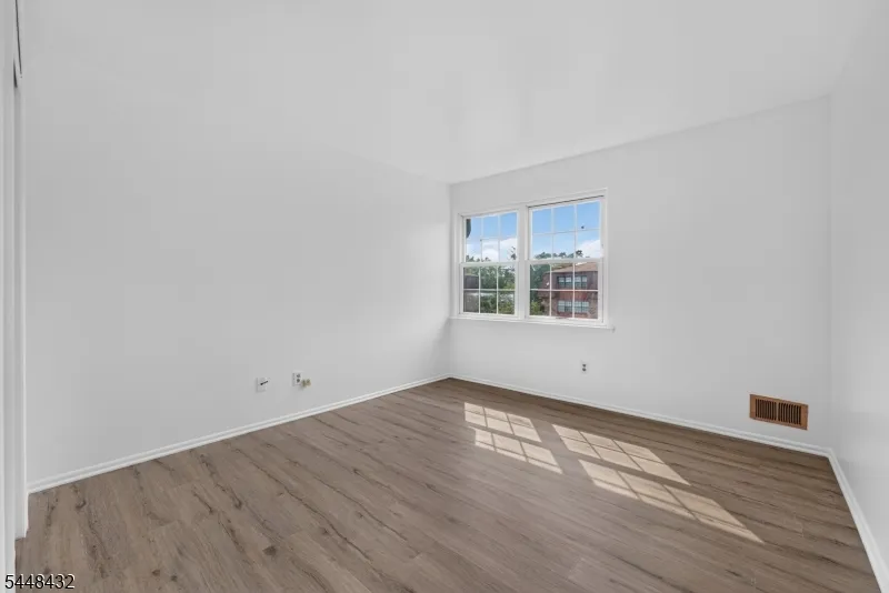 204 Sierra Ct Woodbridge, NJ 07095