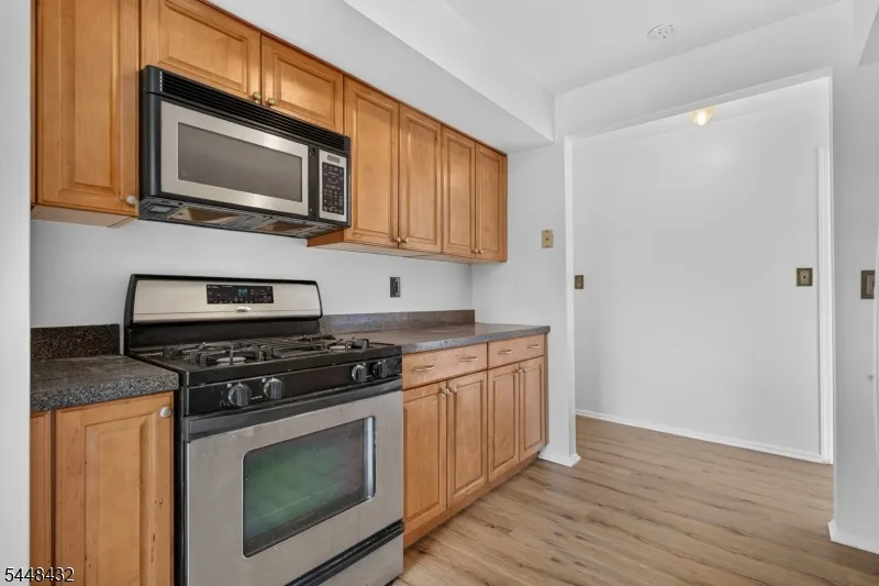 204 Sierra Ct Woodbridge, NJ 07095