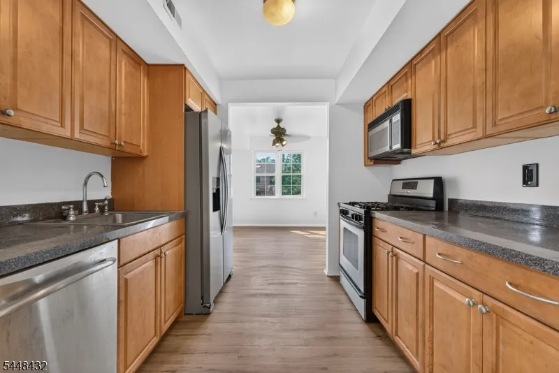 204 Sierra Ct Woodbridge, NJ 07095