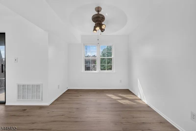 204 Sierra Ct Woodbridge, NJ 07095