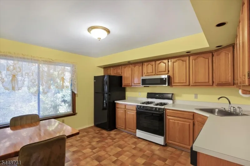 3 Brookside Hts #F Unit F Wanaque, NJ 07465