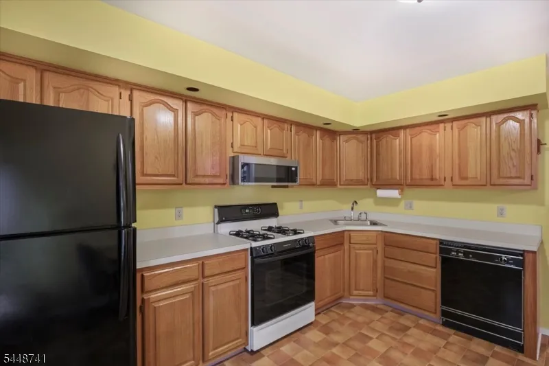 3 Brookside Hts #F Unit F Wanaque, NJ 07465