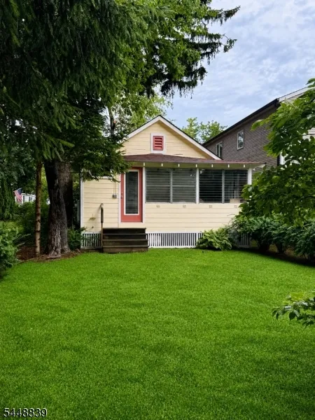 23 Notch Rd Rockaway, NJ 07435