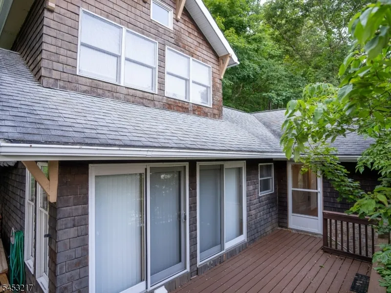 118 Lakeside Dr Liberty, NJ 07823