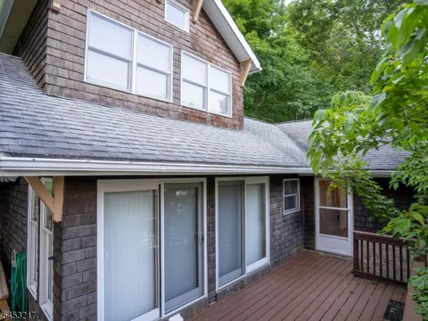 118 Lakeside Dr