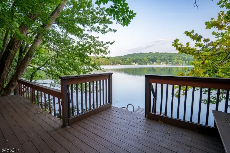 118 Lakeside Dr Liberty, NJ 07823
