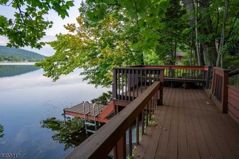 118 Lakeside Dr Liberty, NJ 07823