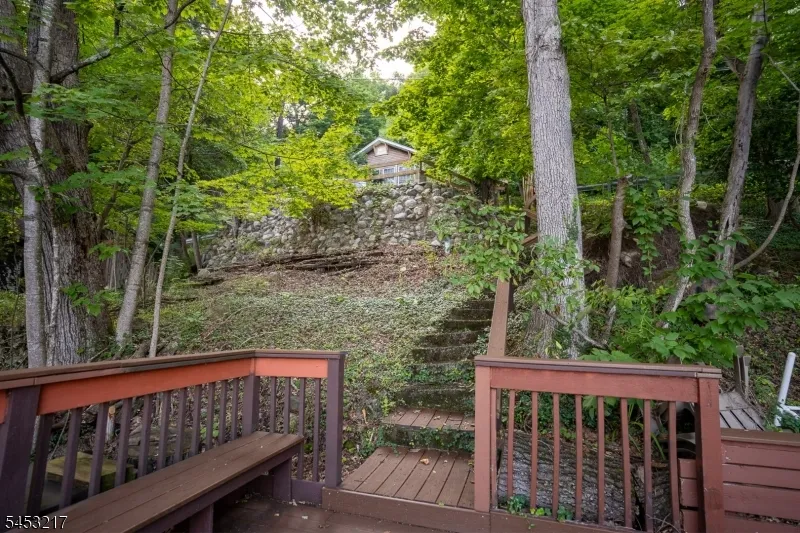 118 Lakeside Dr Liberty, NJ 07823