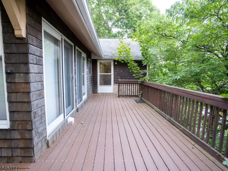 118 Lakeside Dr Liberty, NJ 07823
