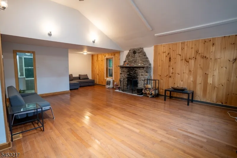 118 Lakeside Dr Liberty, NJ 07823