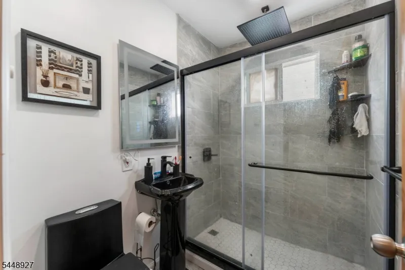 30 Warren St Carteret, NJ 07008