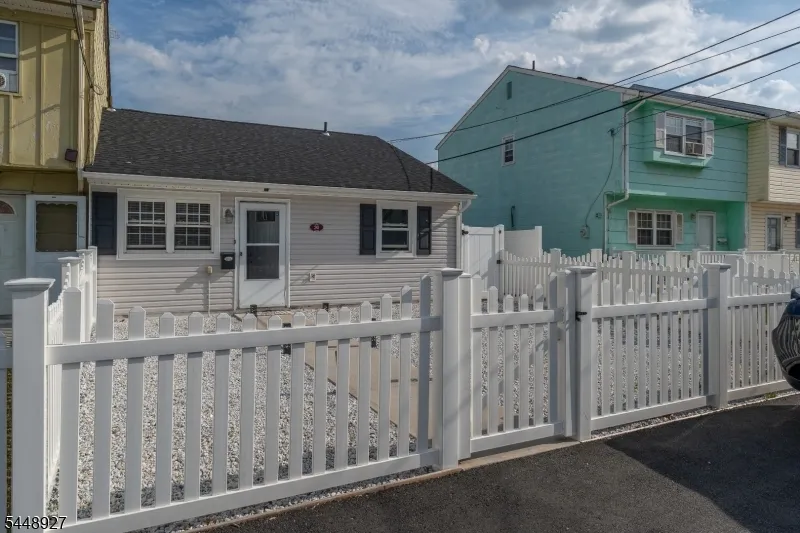 30 Warren St Carteret, NJ 07008
