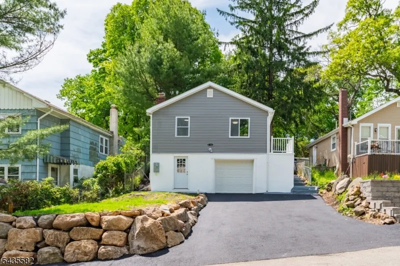 116 Bucknell Trl Hopatcong, NJ 07843