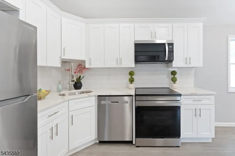 116 Bucknell Trl Hopatcong, NJ 07843