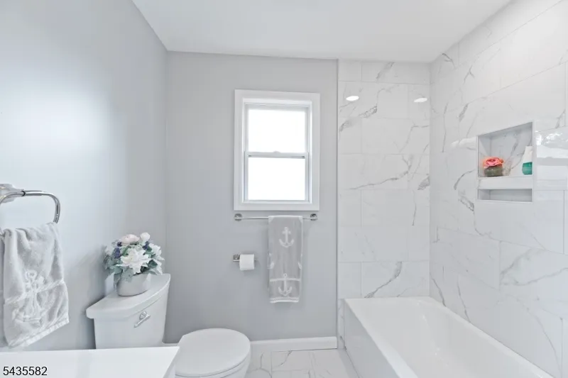116 Bucknell Trl Hopatcong, NJ 07843