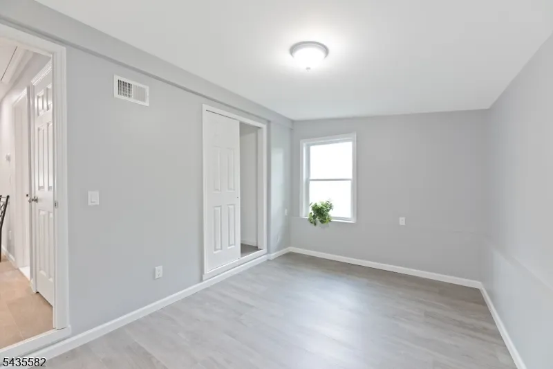 116 Bucknell Trl Hopatcong, NJ 07843