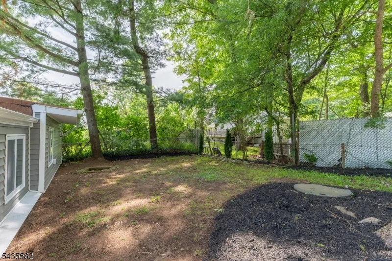 116 Bucknell Trl Hopatcong, NJ 07843