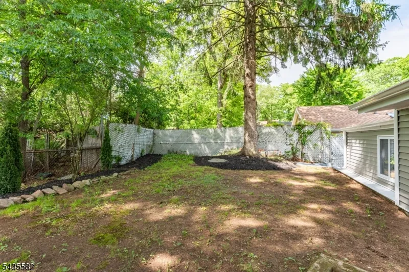 116 Bucknell Trl Hopatcong, NJ 07843