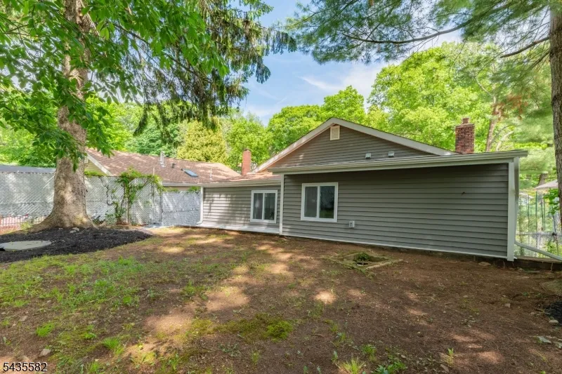 116 Bucknell Trl Hopatcong, NJ 07843