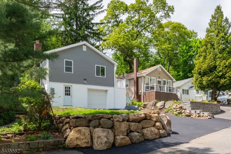 116 Bucknell Trl Hopatcong, NJ 07843
