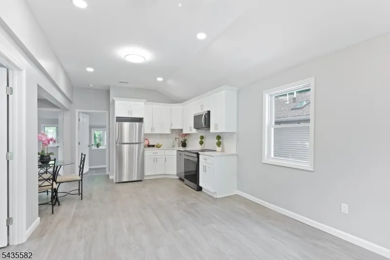 116 Bucknell Trl Hopatcong, NJ 07843