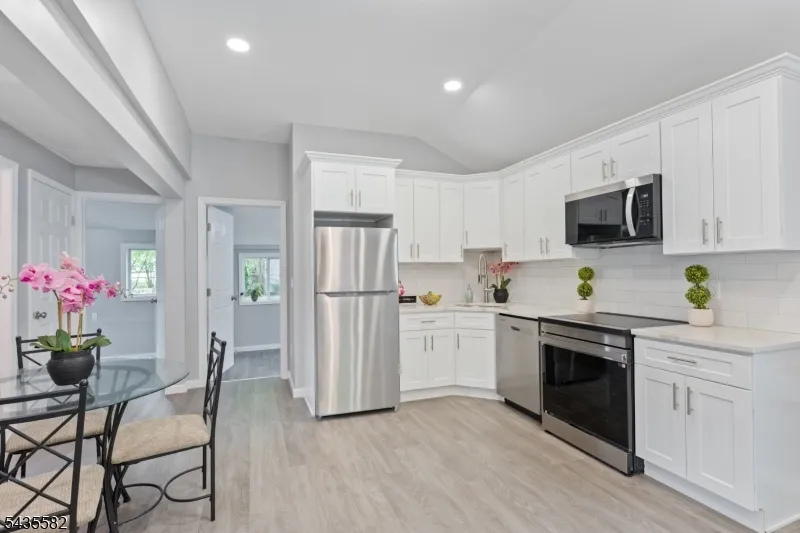 116 Bucknell Trl Hopatcong, NJ 07843