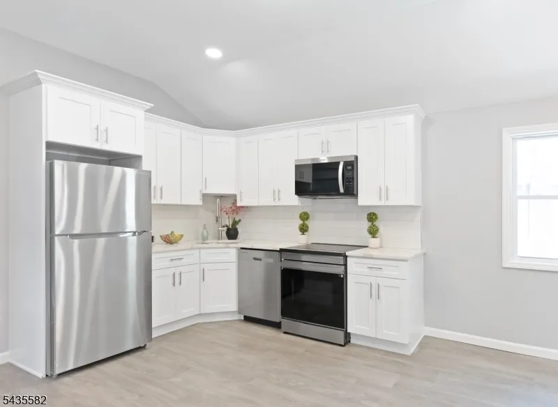 116 Bucknell Trl Hopatcong, NJ 07843