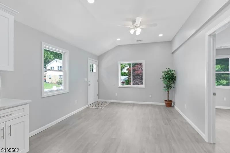 116 Bucknell Trl Hopatcong, NJ 07843
