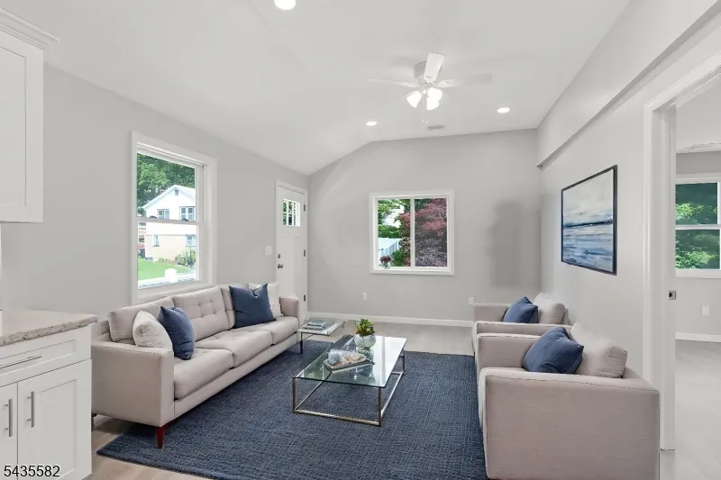 116 Bucknell Trl Hopatcong, NJ 07843