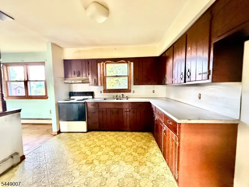 1085 Grand St Phillipsburg Town, NJ 08865