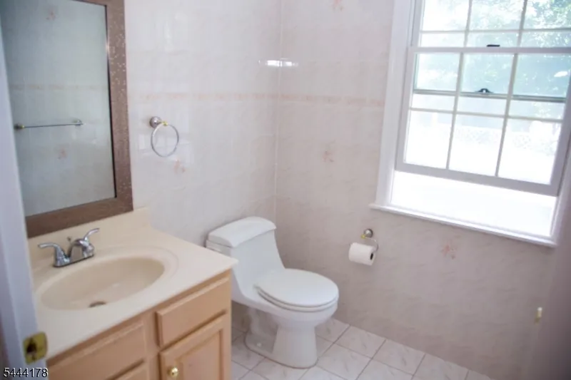 43 Cleveland Ave East Hanover, NJ 07936