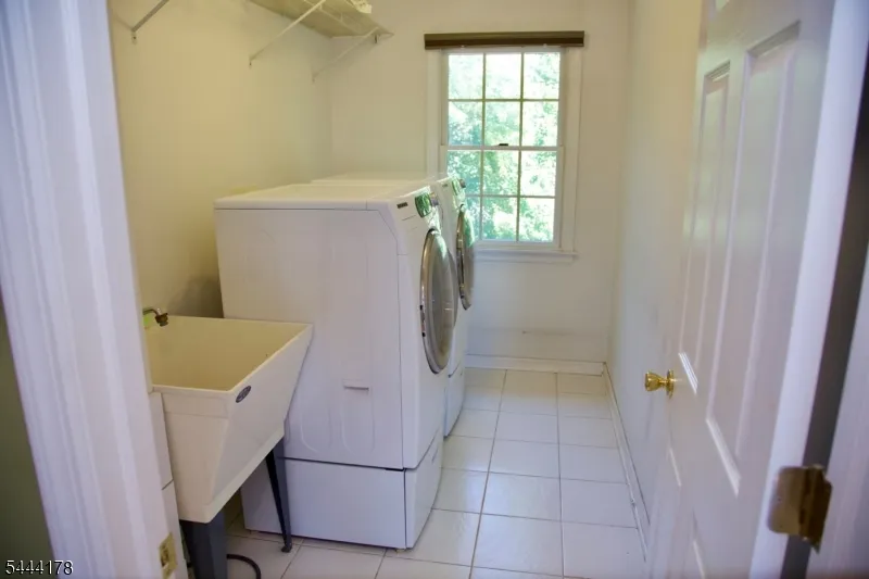 43 Cleveland Ave East Hanover, NJ 07936