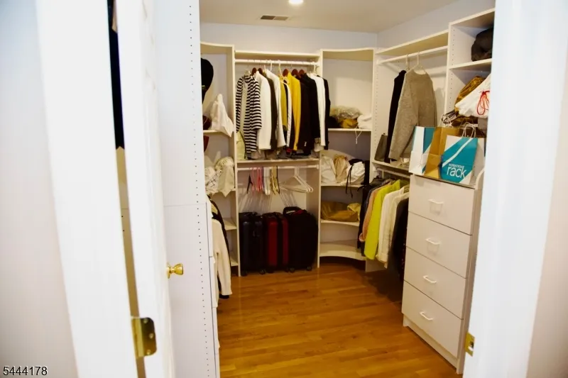 43 Cleveland Ave East Hanover, NJ 07936
