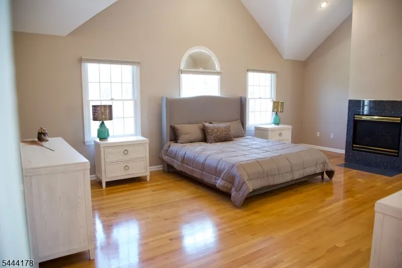 43 Cleveland Ave East Hanover, NJ 07936