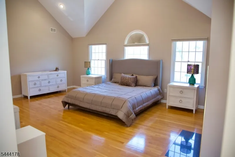 43 Cleveland Ave East Hanover, NJ 07936