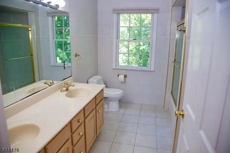 43 Cleveland Ave East Hanover, NJ 07936