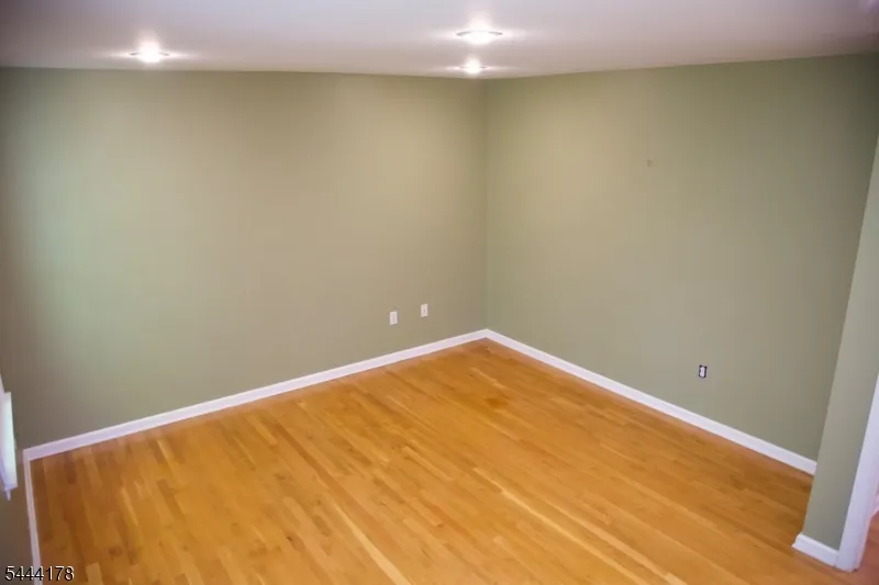 43 Cleveland Ave East Hanover, NJ 07936